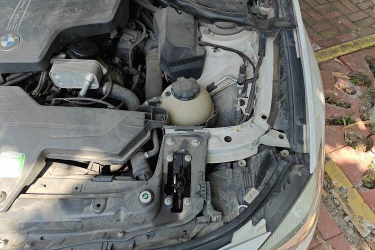 Used BMW 3 Series GT 2013 328i Sport Design Package Engine Bay Left