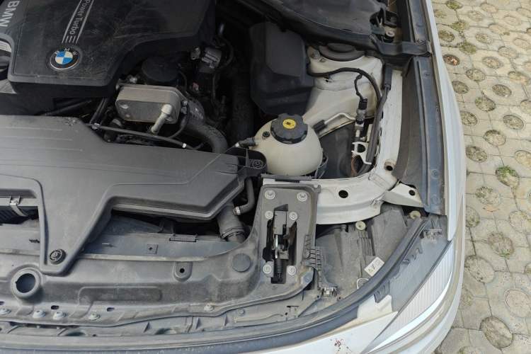 Used BMW 3 Series GT 2013 328i Sport Design Package Engine Bay Left
