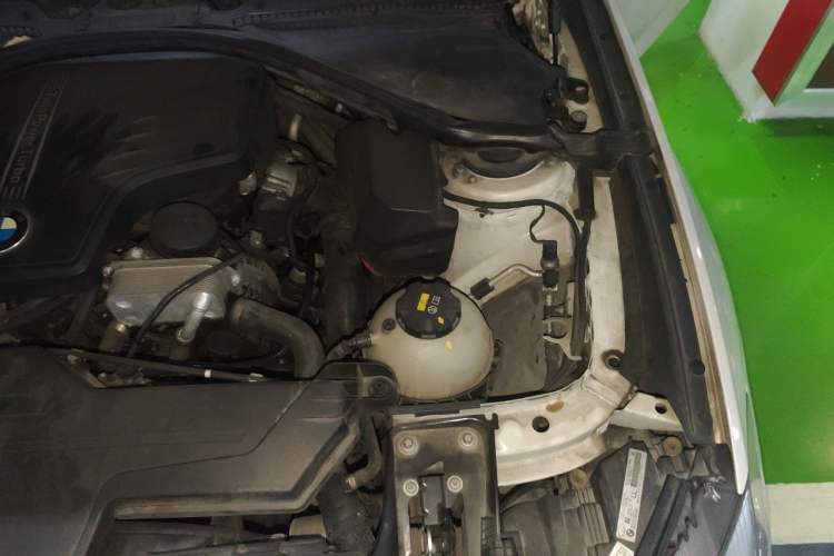 Used BMW 3 Series GT 2013 320i Leading Model Engine Bay Left