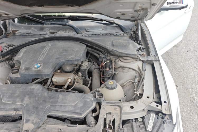 Used BMW 3 Series GT 2013 320i Sport Design Package Engine Bay Left