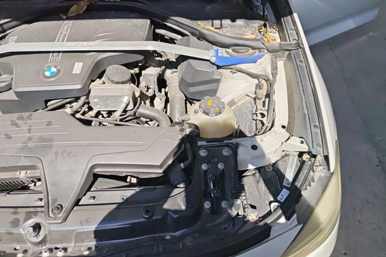 Used BMW 3 Series GT 2013 320i Leading Model Engine Bay Left