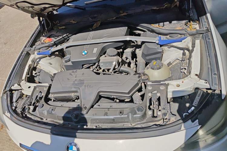 Used BMW 3 Series GT 2013 320i Leading Model Engine Bay
