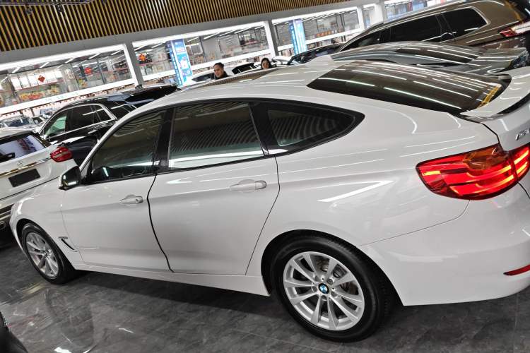 Used BMW 3 Series GT 2013 320i Leading Model Exterior 3