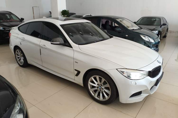 Used BMW 3 Series GT 2013 320i Sport Design Package Front Right 45 Deg