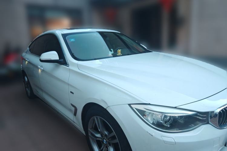 Used BMW 3 Series GT 2013 320i Leading Model Front Right 45 Deg