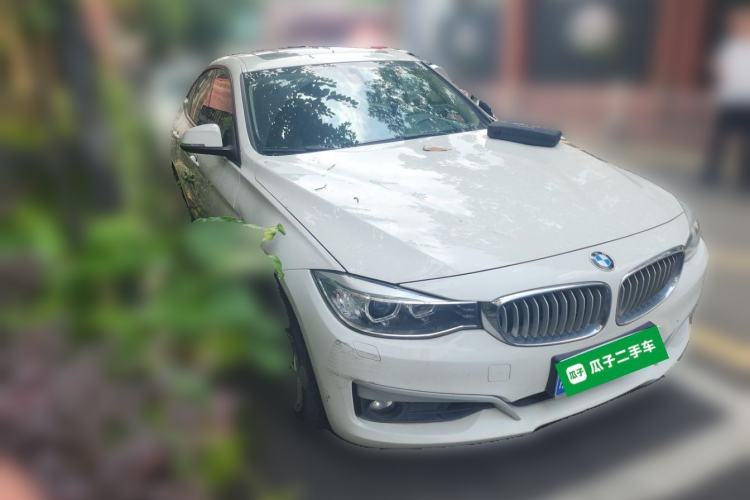 Used BMW 3 Series GT 2013 320i Sport Design Package Front Right 45 Deg
