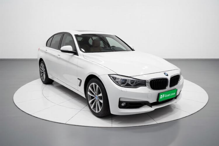 Used BMW 3 Series GT 2013 320i Leading Model Front Right 45 Deg