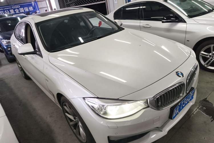 Used BMW 3 Series GT 2013 328i Sport Design Package Front Right 45 Deg