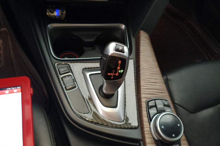 Used BMW 3 Series GT 2013 320i Sport Design Package Gear Lever