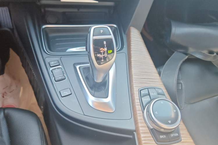 Used BMW 3 Series GT 2013 328i Sport Design Package Gear Lever