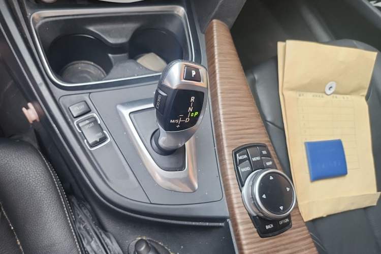 Used BMW 3 Series GT 2013 320i Sport Design Package Gear Lever