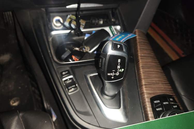 Used BMW 3 Series GT 2013 320i Sport Design Package Gear Lever