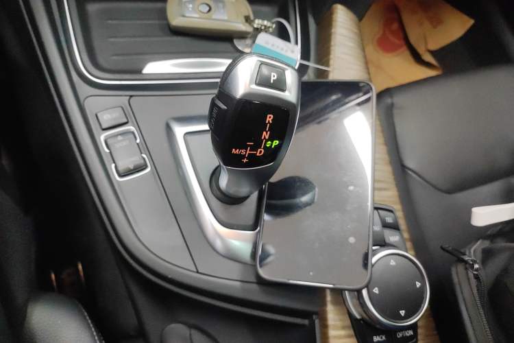 Used BMW 3 Series GT 2013 320i Sport Design Package Gear Lever