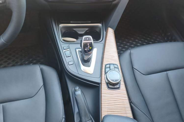 Used BMW 3 Series GT 2013 328i Sport Design Package Gear Lever