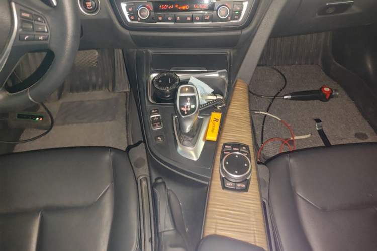 Used BMW 3 Series GT 2013 328i Sport Design Package Gear Lever