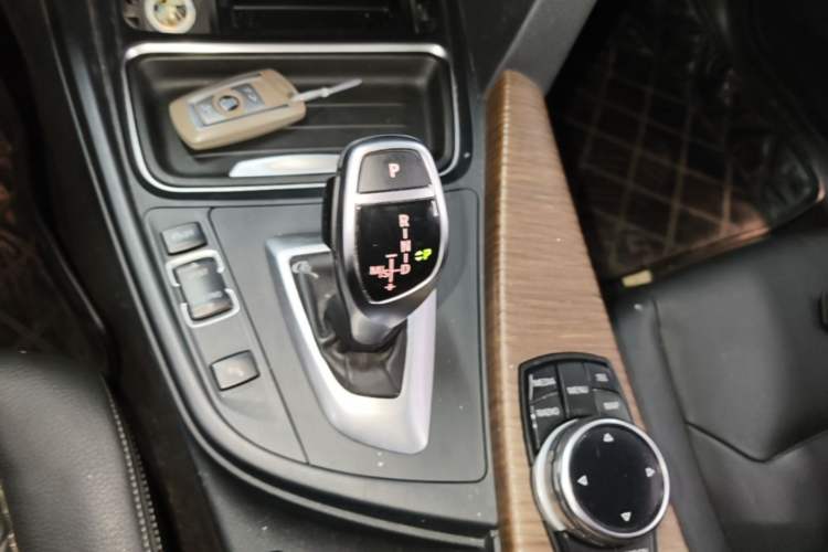 Used BMW 3 Series GT 2013 328i Sport Design Package Gear Lever