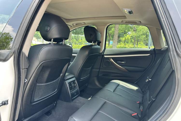 Used BMW 3 Series GT 2013 320i Sport Design Package Interior 1