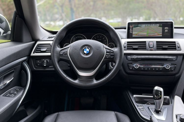 Used BMW 3 Series GT 2013 320i Leading Model Interior 1