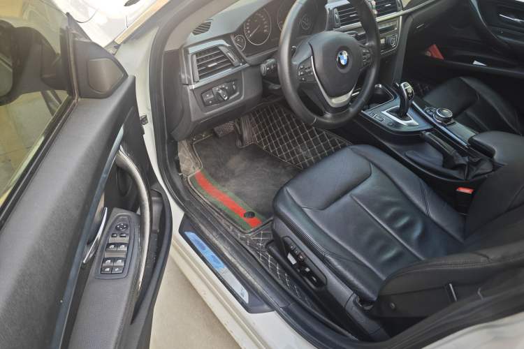 Used BMW 3 Series GT 2013 328i Sport Design Package Interior 1