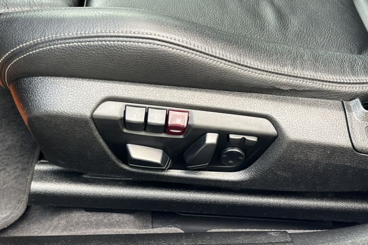 Used BMW 3 Series GT 2013 335i Sport Design Package Interior 10