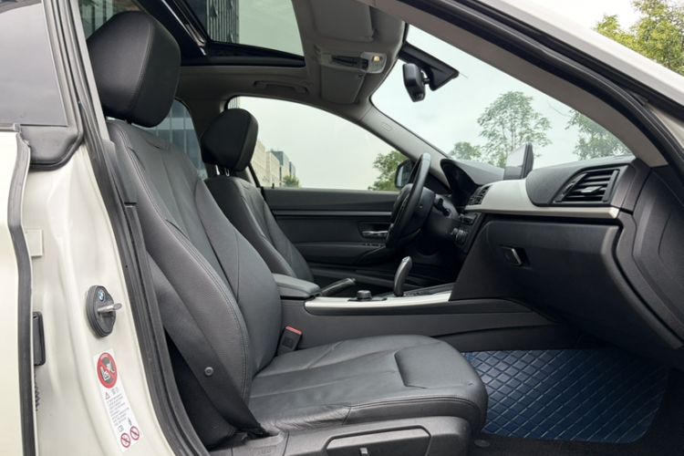 Used BMW 3 Series GT 2013 320i Leading Model Interior 10