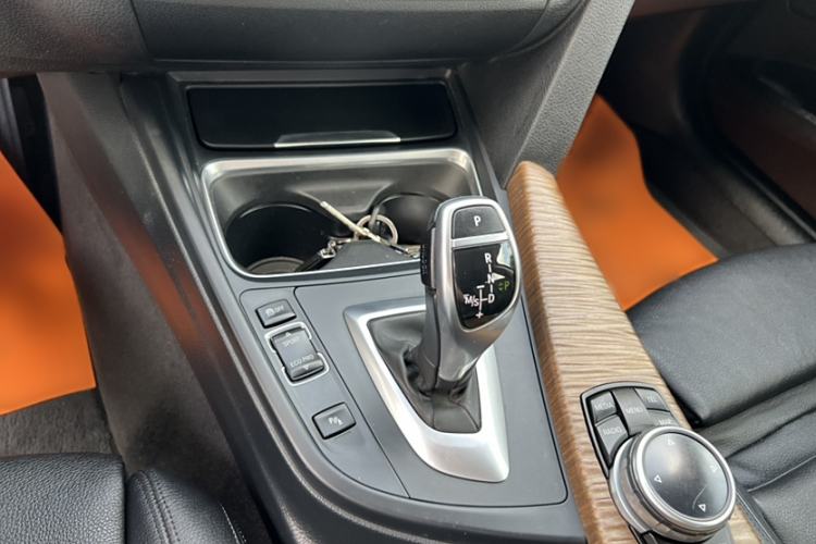 Used BMW 3 Series GT 2013 335i Sport Design Package Interior 12