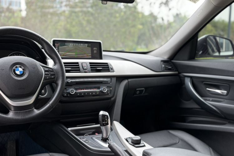 Used BMW 3 Series GT 2013 320i Leading Model Interior 12