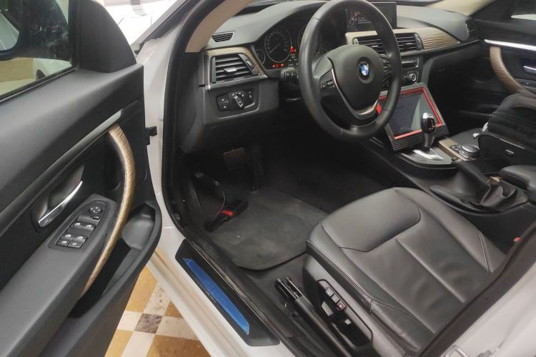 Used BMW 3 Series GT 2013 320i Sport Design Package Interior 2