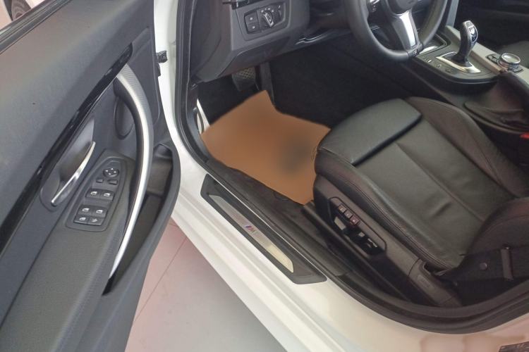 Used BMW 3 Series GT 2013 328i Sport Design Package Interior 2