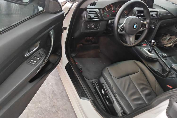 Used BMW 3 Series GT 2013 320i Leading Model Interior 3