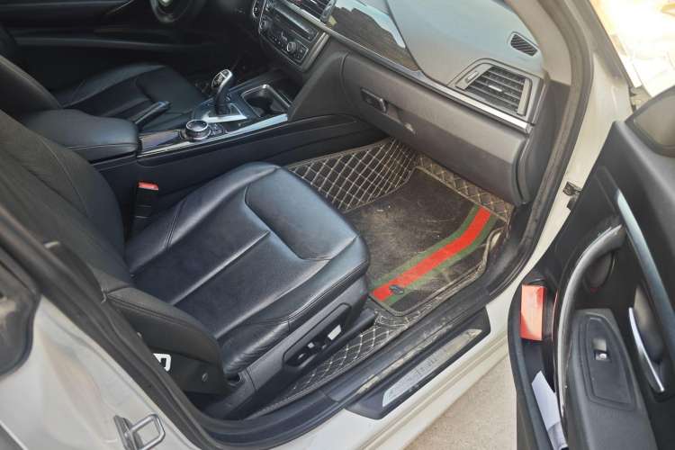 Used BMW 3 Series GT 2013 328i Sport Design Package Interior 3