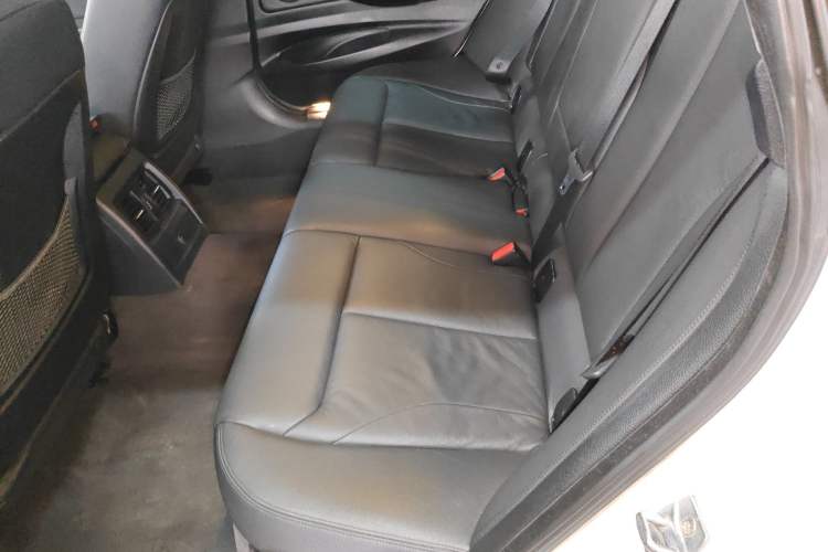 Used BMW 3 Series GT 2013 320i Leading Model Interior 4