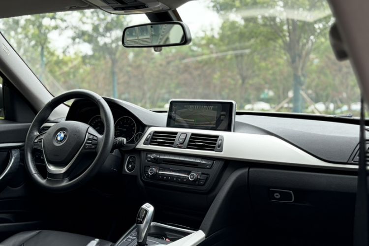Used BMW 3 Series GT 2013 320i Leading Model Interior 4