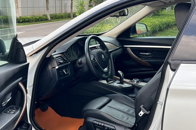 Used BMW 3 Series GT 2013 335i Sport Design Package Interior 5