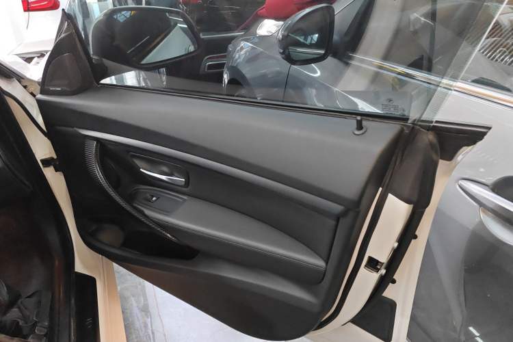 Used BMW 3 Series GT 2013 320i Leading Model Interior 5
