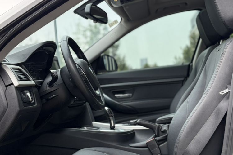 Used BMW 3 Series GT 2013 320i Leading Model Interior 5