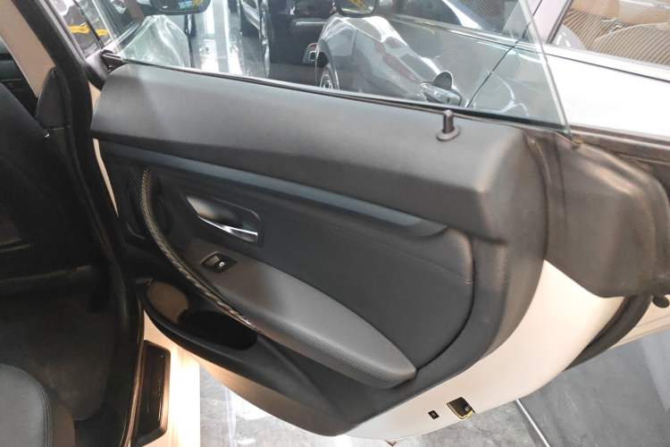 Used BMW 3 Series GT 2013 320i Leading Model Interior 6