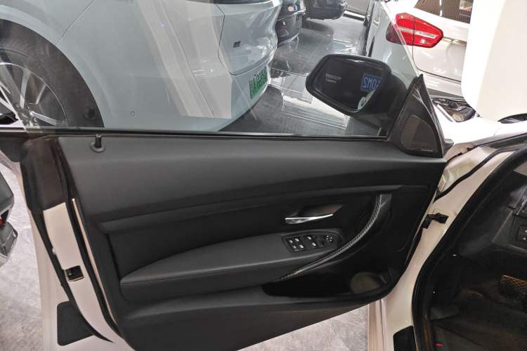 Used BMW 3 Series GT 2013 320i Leading Model Interior 7