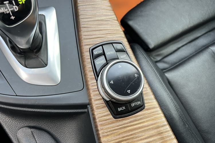 Used BMW 3 Series GT 2013 335i Sport Design Package Interior 8