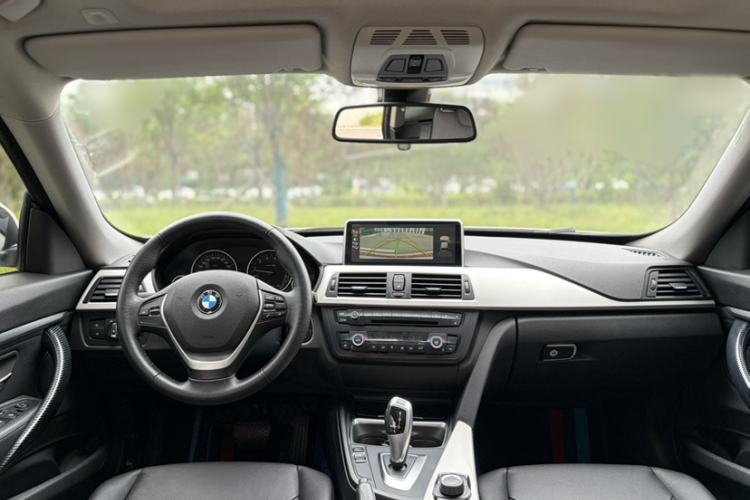 Used BMW 3 Series GT 2013 320i Leading Model Interior 9