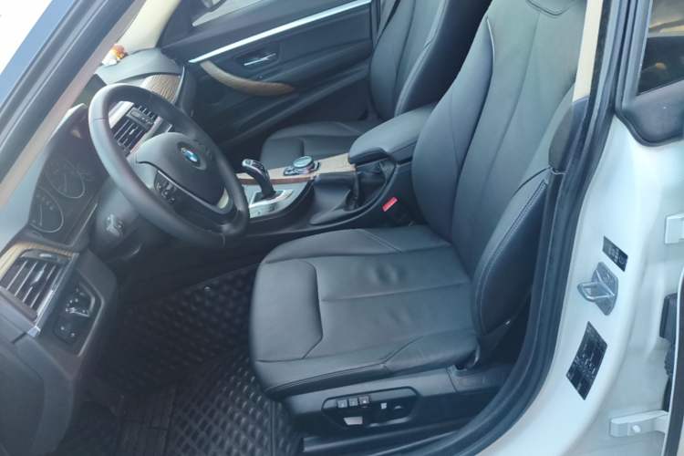 Used BMW 3 Series GT 2013 328i Sport Design Package Left Front Seat