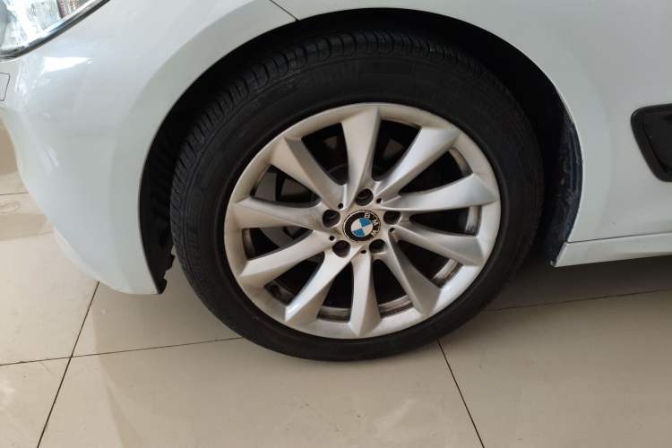 Used BMW 3 Series GT 2013 320i Sport Design Package Left Front Wheel Hub
