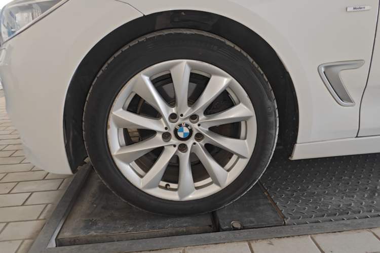 Used BMW 3 Series GT 2013 328i Sport Design Package Left Front Wheel Hub