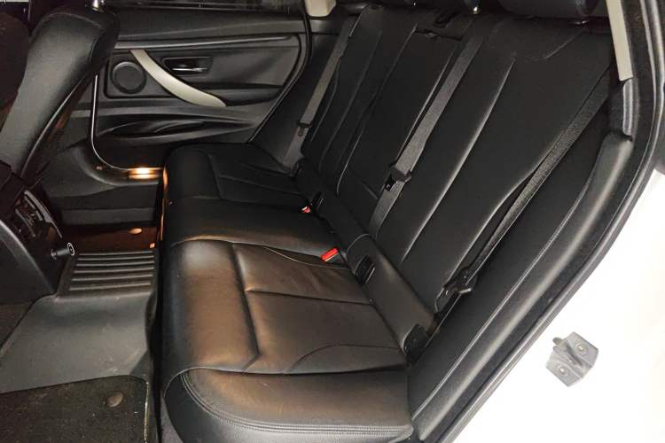 Used BMW 3 Series GT 2013 320i Leading Model Left Rear Seat