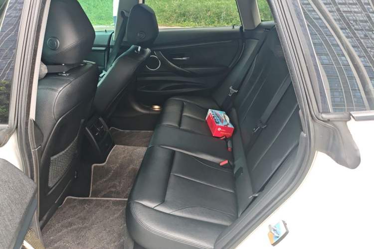 Used BMW 3 Series GT 2013 320i Leading Model Left Rear Seat