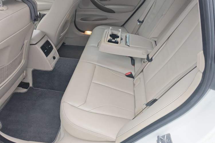Used BMW 3 Series GT 2013 320i Sport Design Package Left Rear Seat