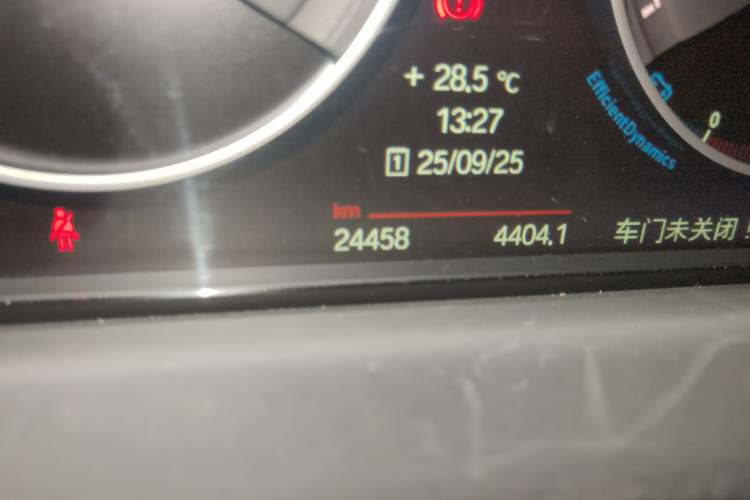 Used BMW 3 Series GT 2013 320i Sport Design Package Odometer Close Up