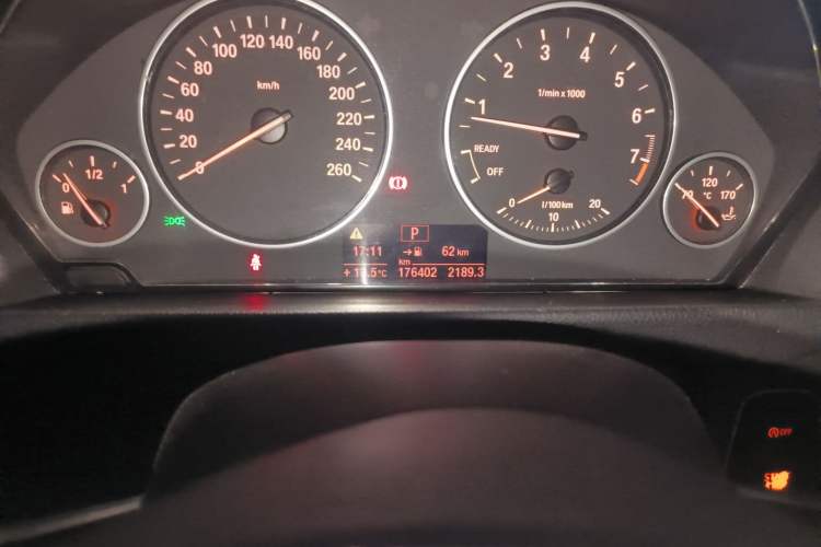 Used BMW 3 Series GT 2013 320i Leading Model Odometer Close Up