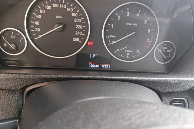 Used BMW 3 Series GT 2013 320i Leading Model Odometer Close Up