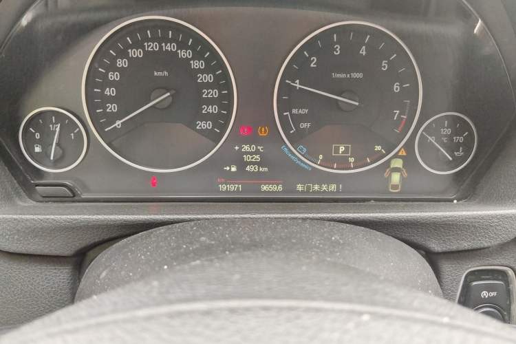 Used BMW 3 Series GT 2013 320i Sport Design Package Odometer Close Up